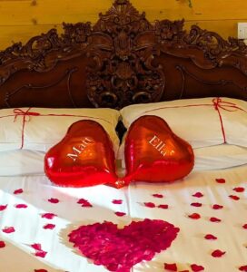 Romantic Anniversary Holiday Ideas for Couples